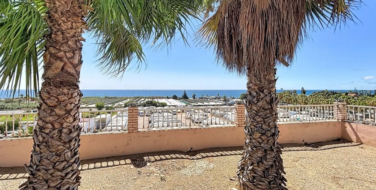 Sale of detached villa in Almayate 39