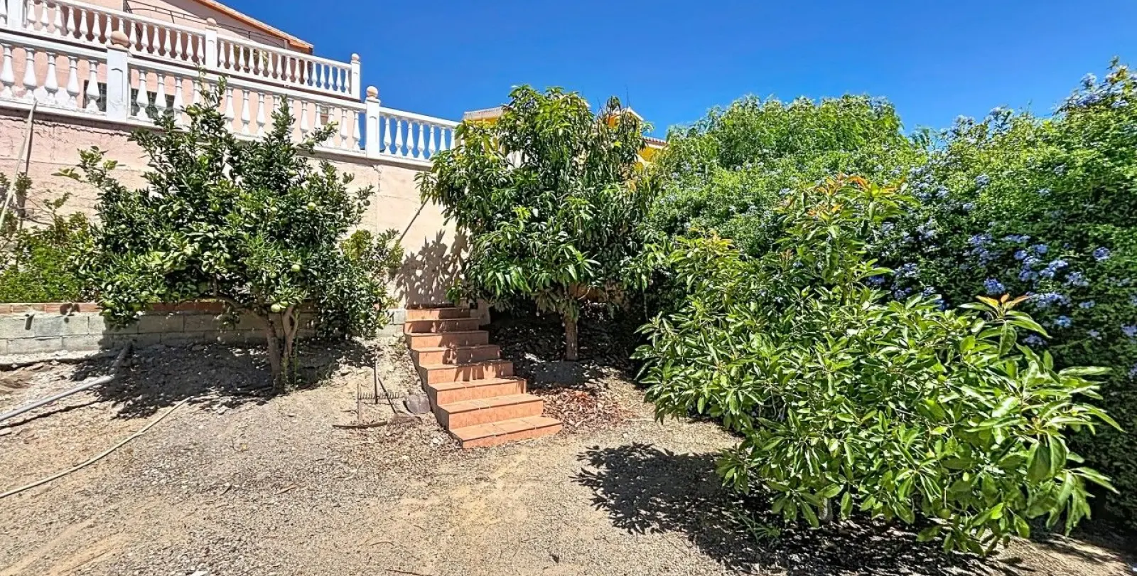 Sale of detached villa in Almayate 40