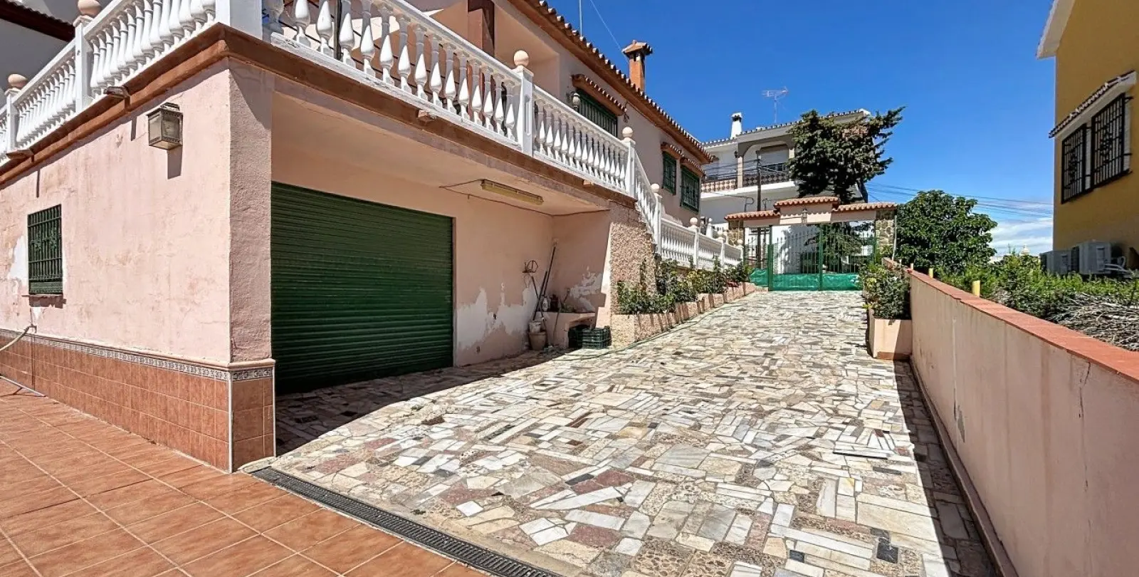 Sale of detached villa in Almayate 42