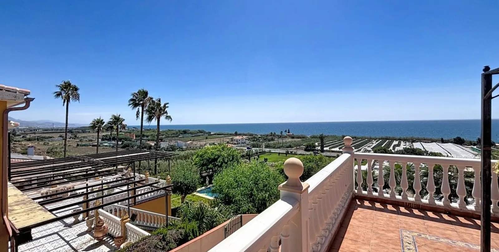 Sale of detached villa in Almayate 44