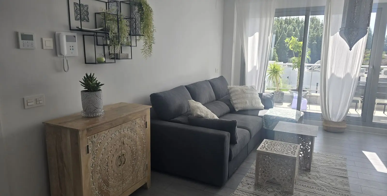 Sale of middle floor apartment in El Faro 4