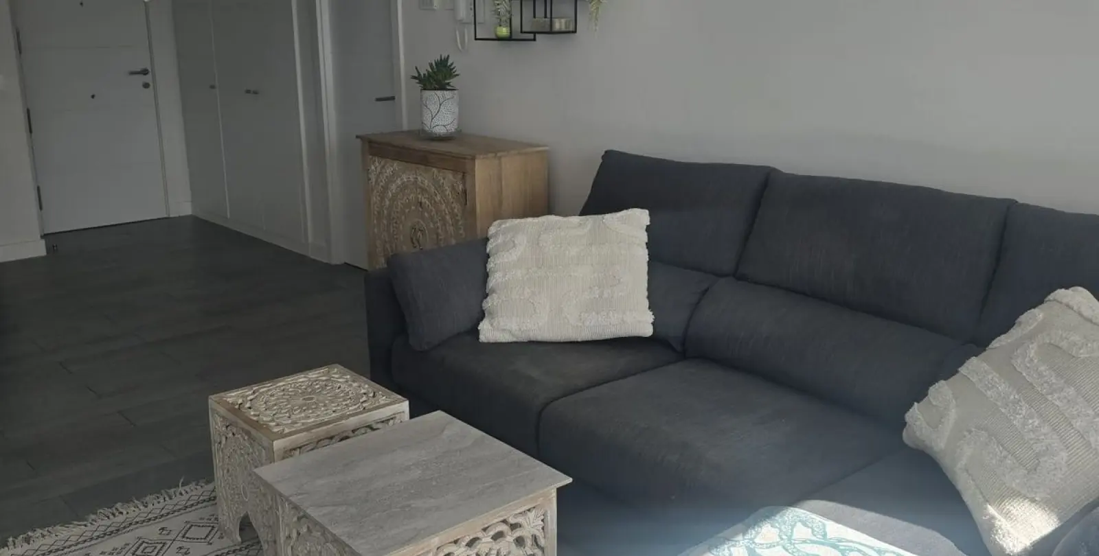 Sale of middle floor apartment in El Faro 6
