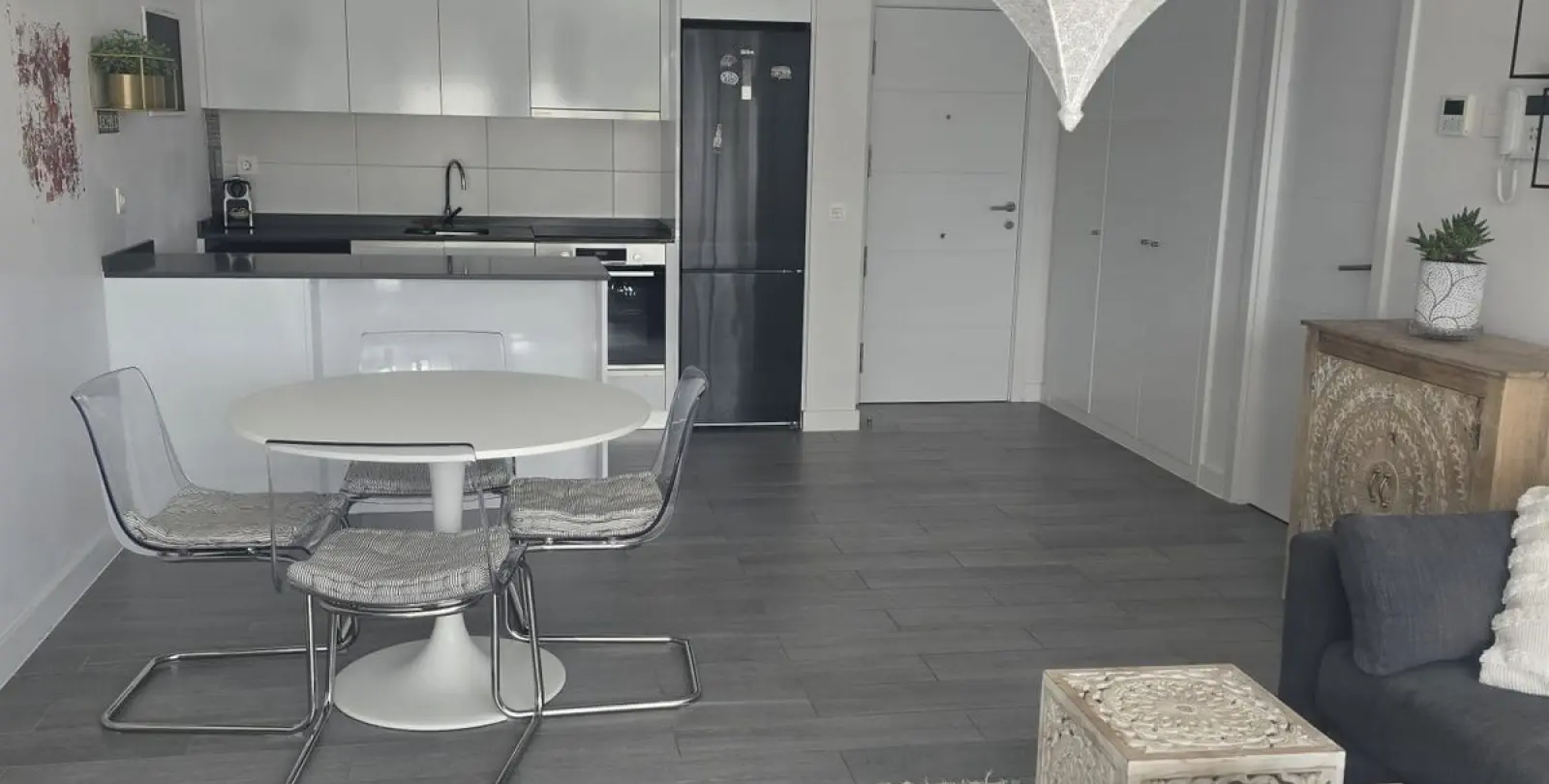 Sale of middle floor apartment in El Faro 10