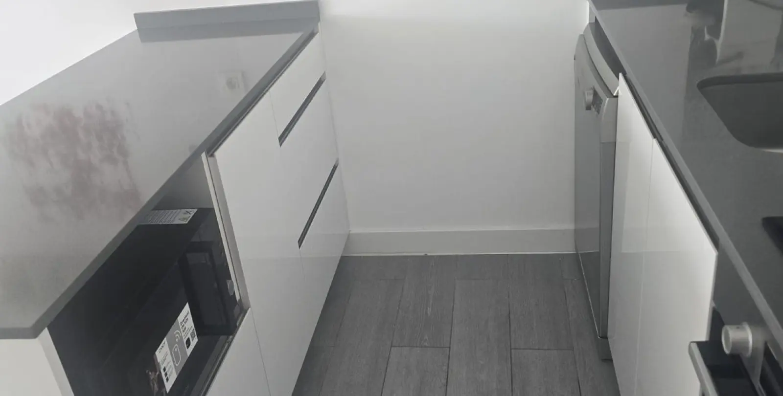 Sale of middle floor apartment in El Faro 13