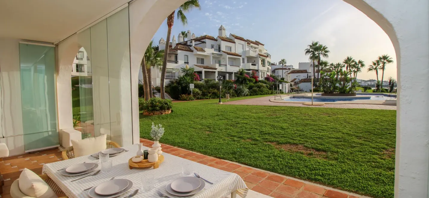 Sale of ground floor apartment in Calahonda 2