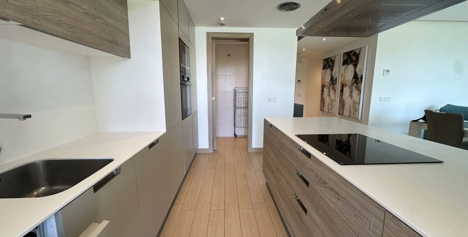 Sale of middle floor apartment in Benahavís 5