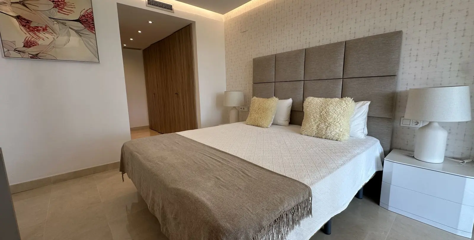 Sale of middle floor apartment in Benahavís 14