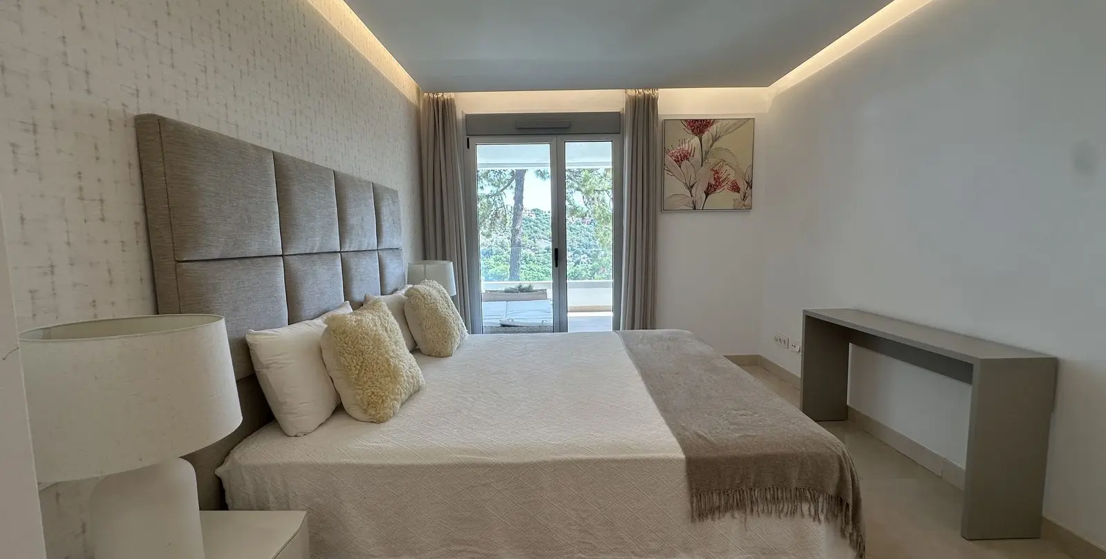 Sale of middle floor apartment in Benahavís 15