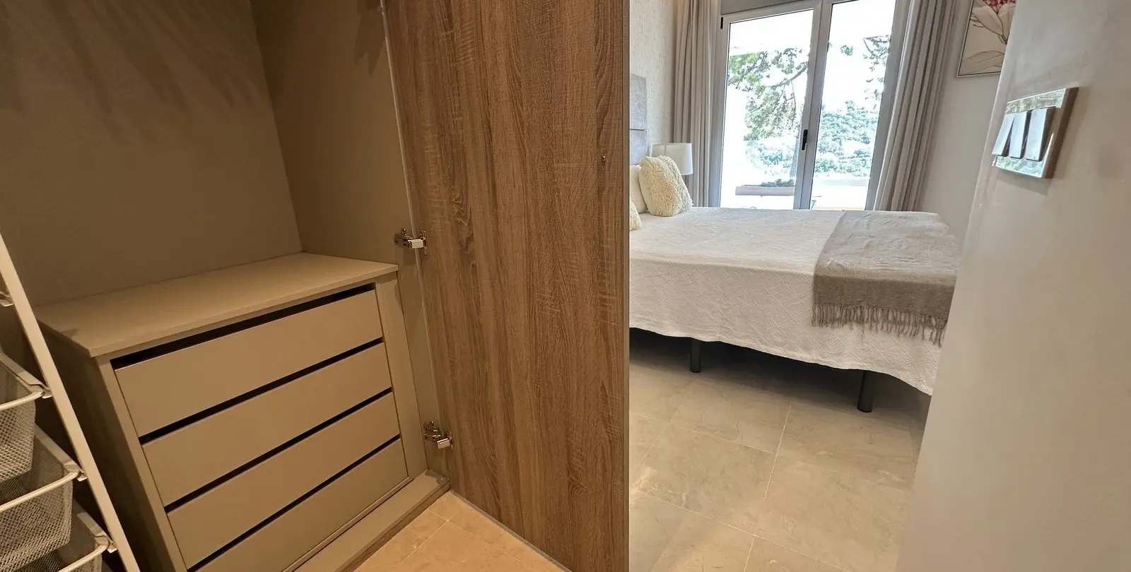 Sale of middle floor apartment in Benahavís 16