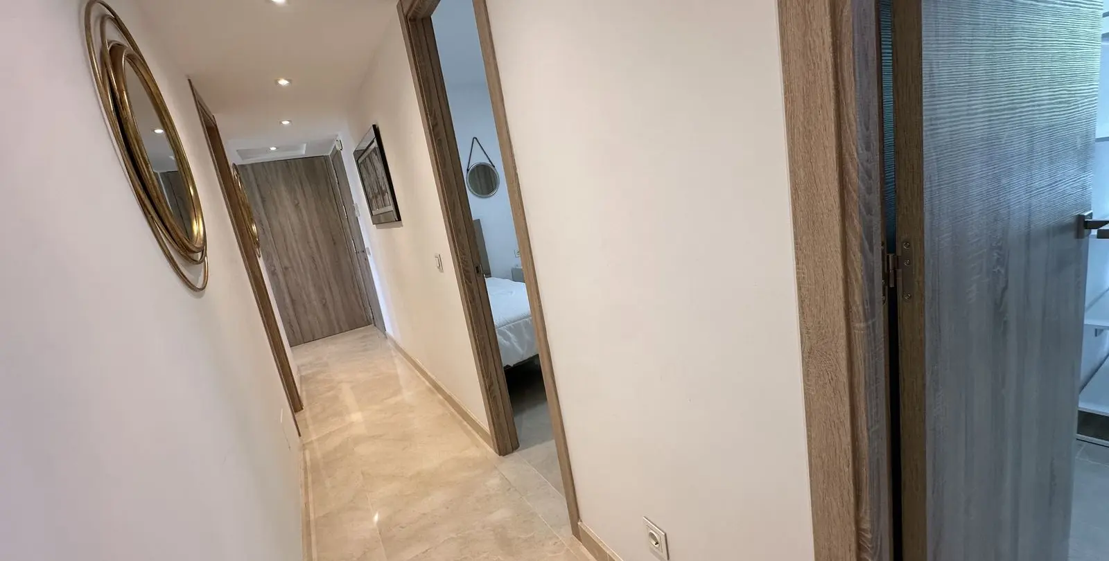 Sale of middle floor apartment in Benahavís 19