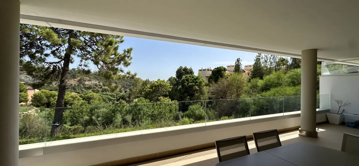 Venta de apartamento en planta media en Benahavís 3