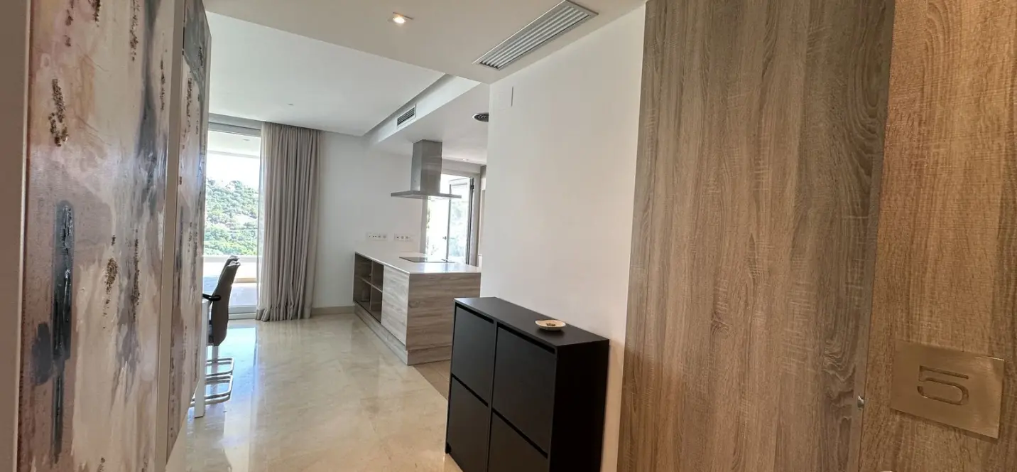 Venta de apartamento en planta media en Benahavís 4