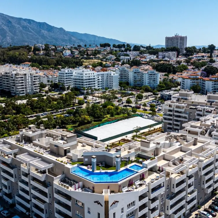 Sale of middle floor apartment in Nueva Andalucía