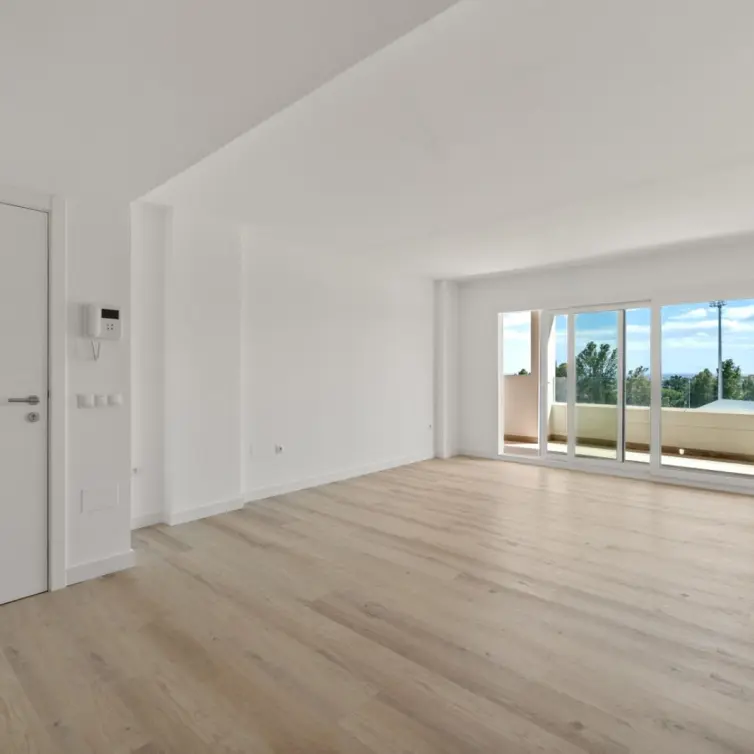 Sale of middle floor apartment in Nueva Andalucía