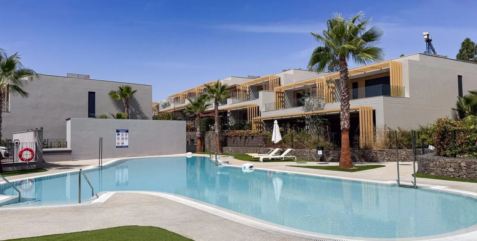 Sale of townhouse in El Chaparral 48