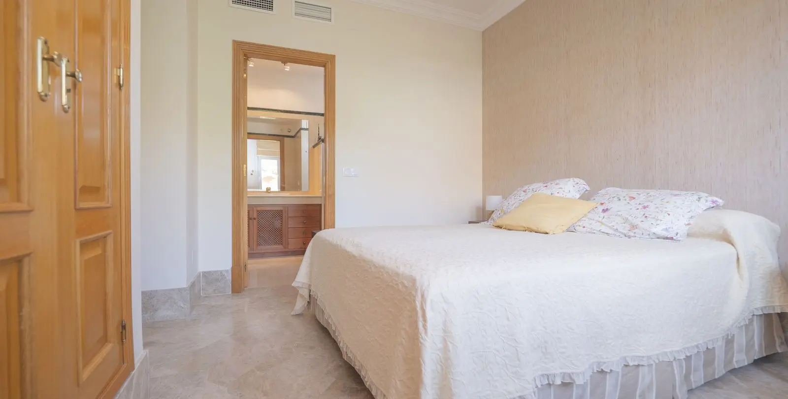 Sale of semi-detached house in Santa Clara 16