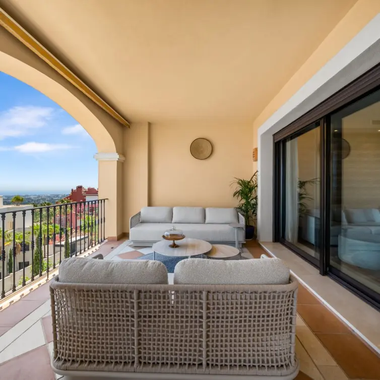Sale of middle floor apartment in La Quinta