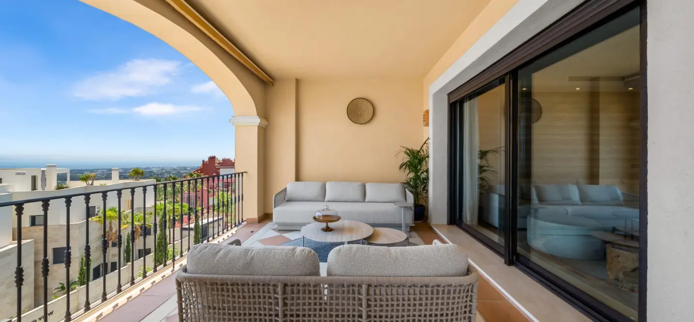 Sale of middle floor apartment in La Quinta 0