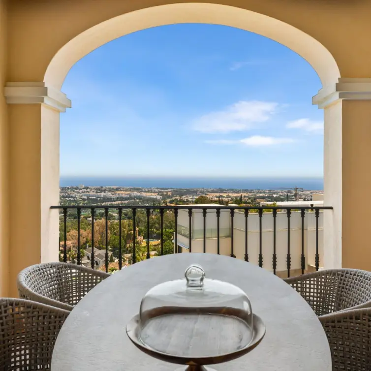 Sale of middle floor apartment in La Quinta