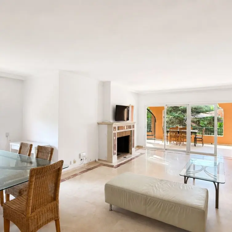 Sale of penthouse duplex in Estepona