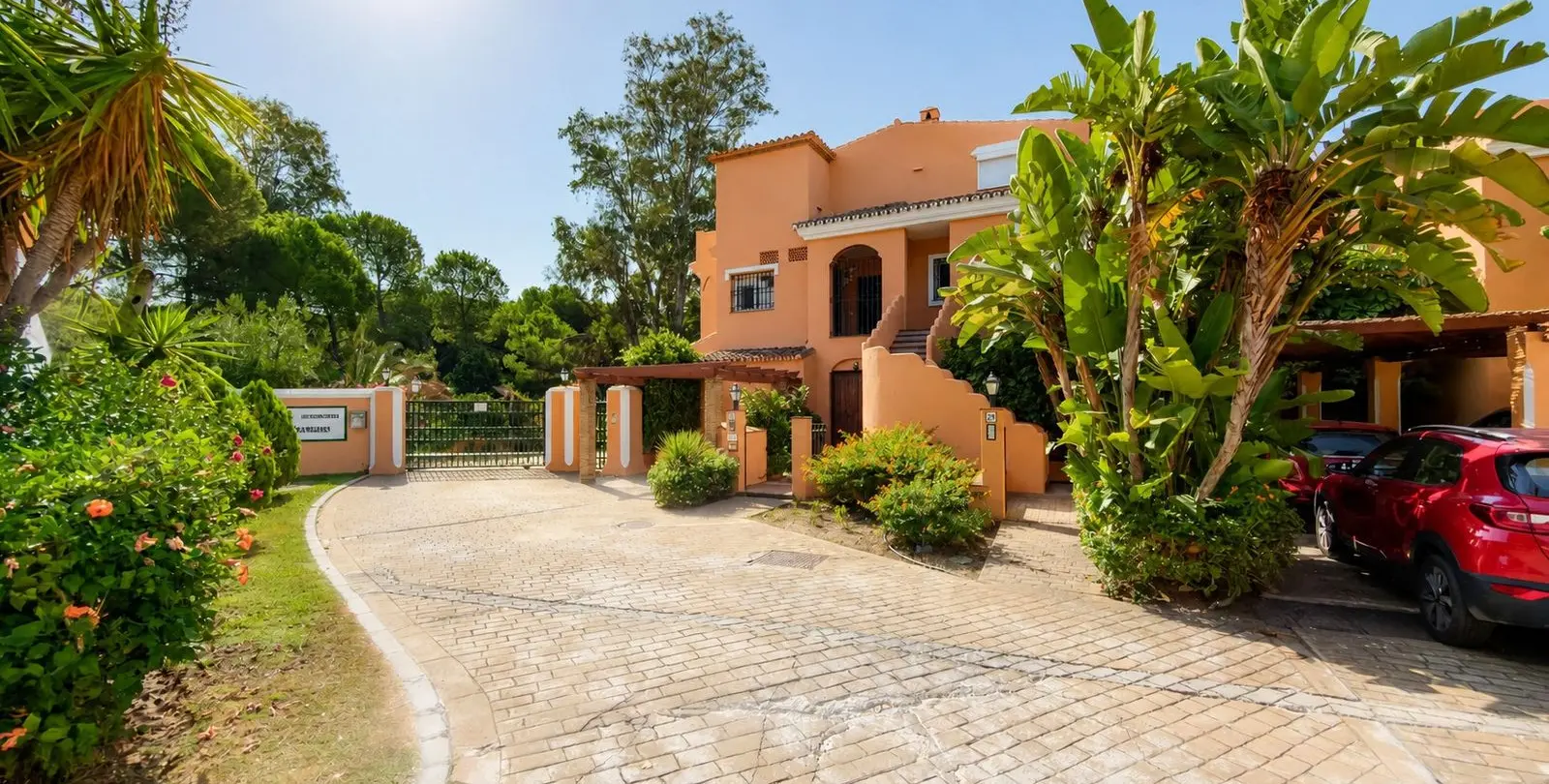 Sale of penthouse duplex in Estepona 8