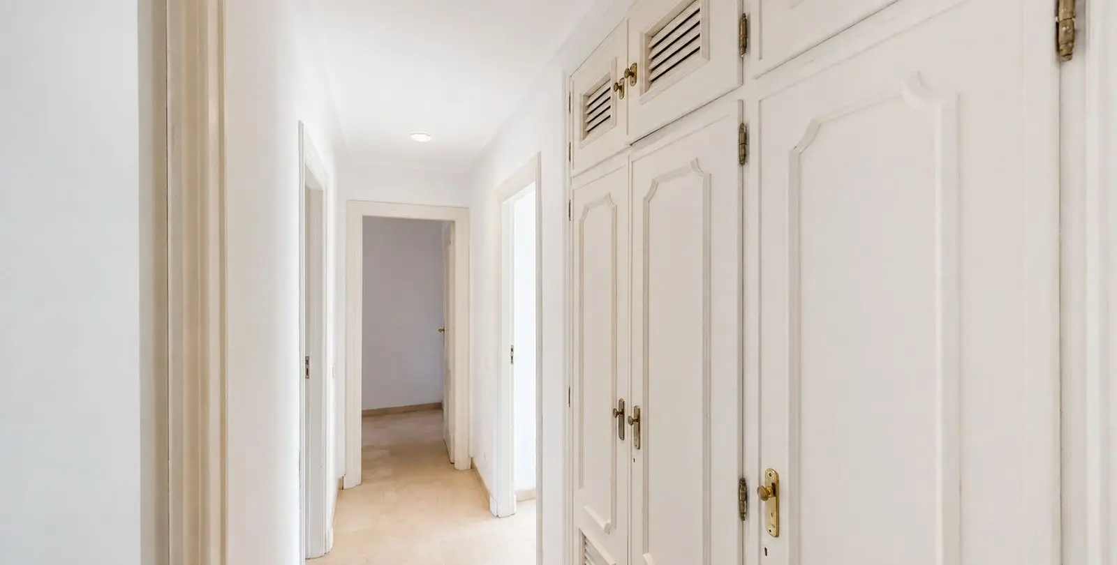 Sale of penthouse duplex in Estepona 20
