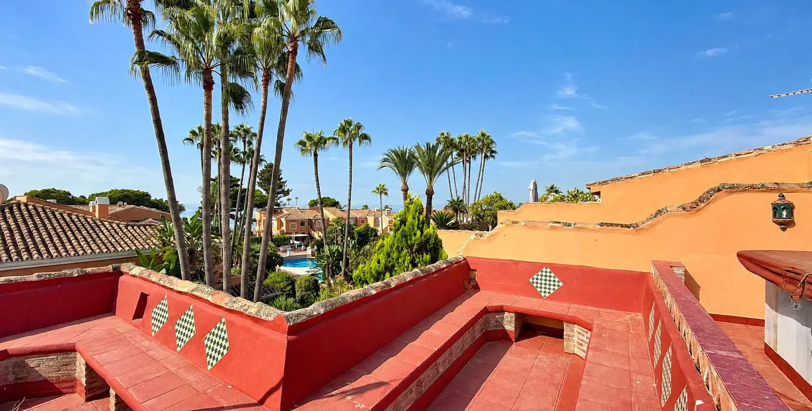 Sale of penthouse duplex in Estepona 39