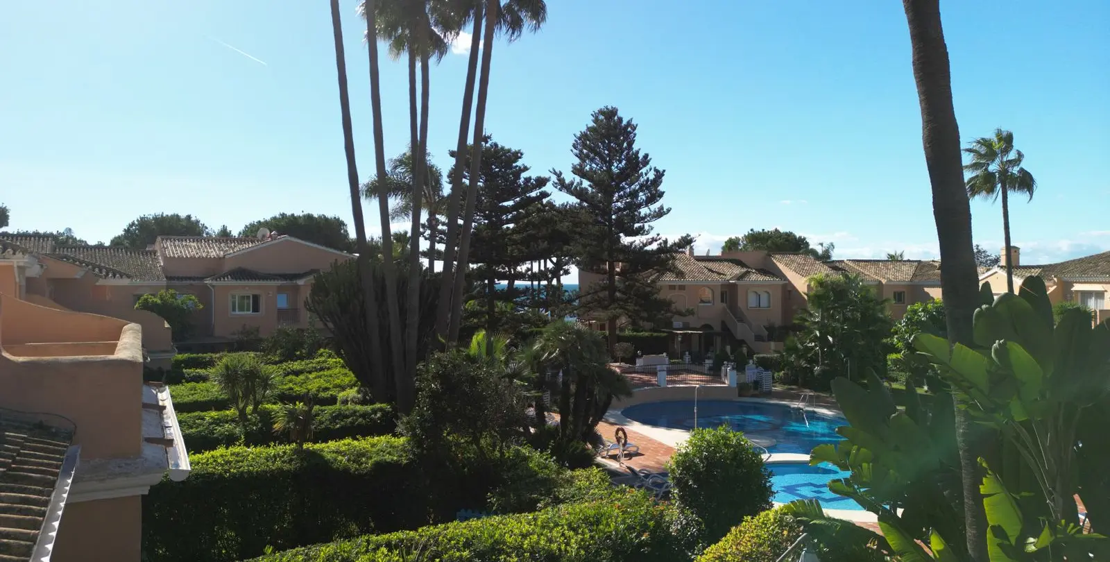 Sale of penthouse duplex in Estepona 50