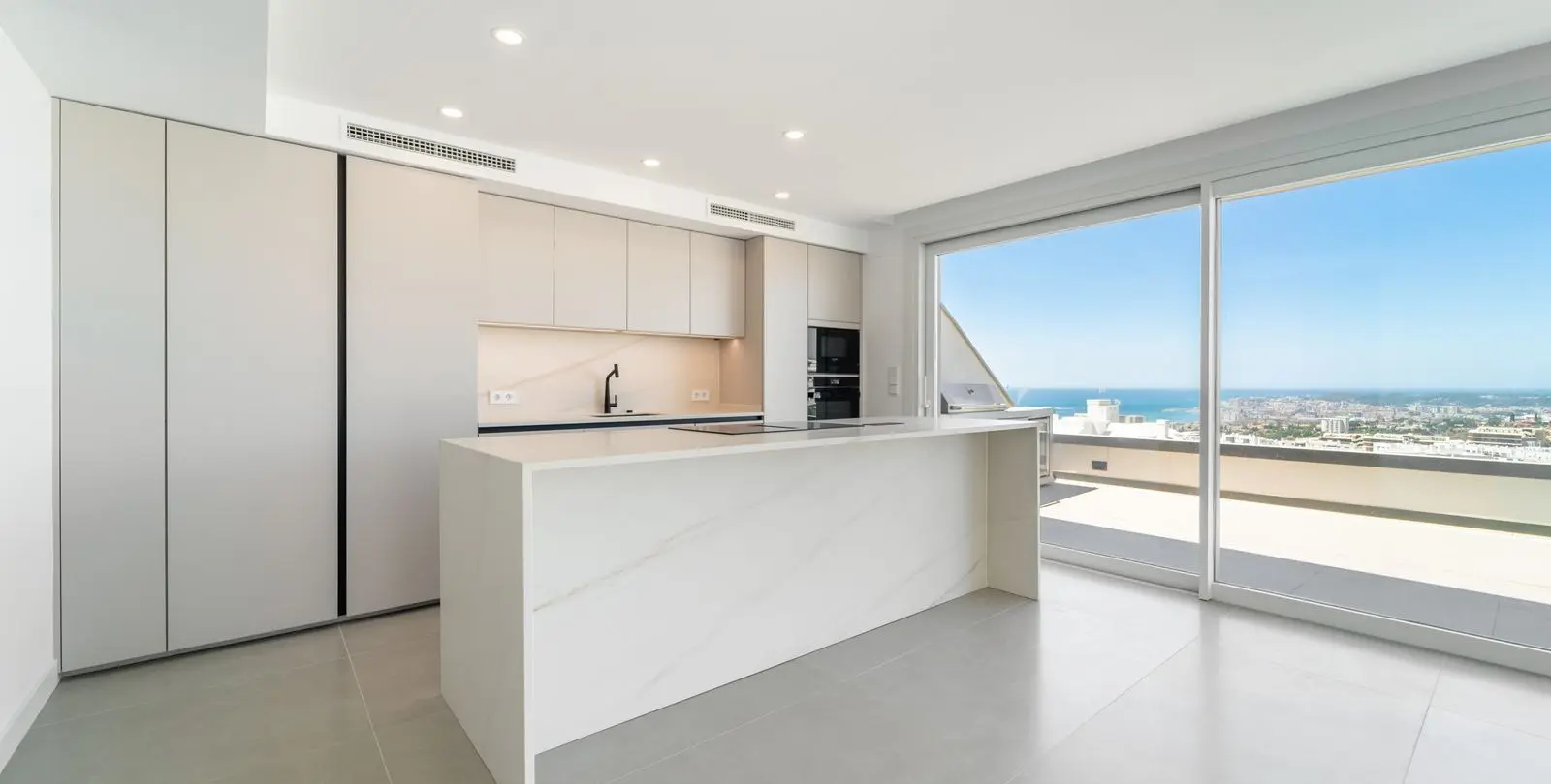 Sale of penthouse in Higueron 4