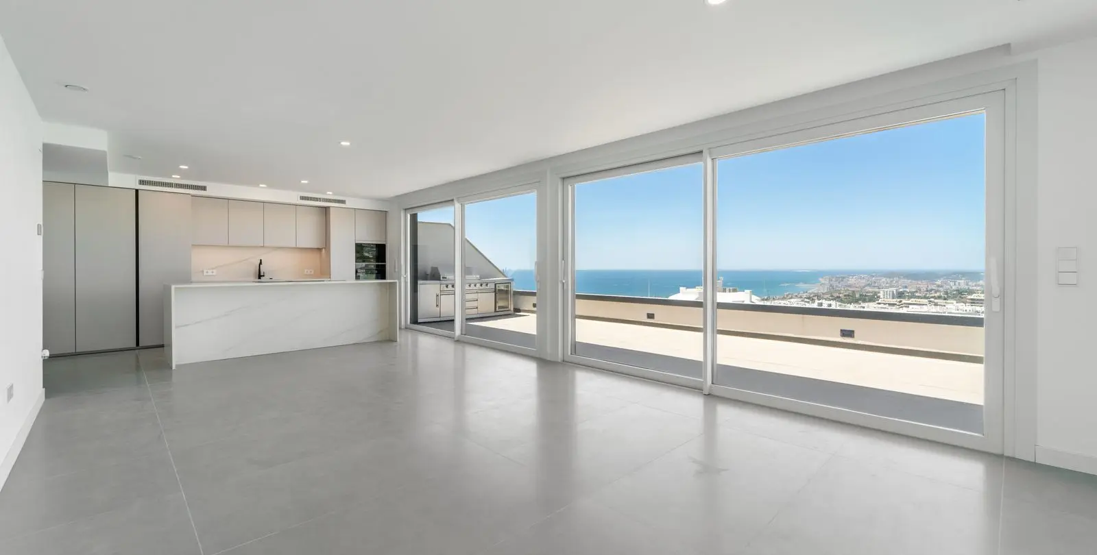 Sale of penthouse in Higueron 17