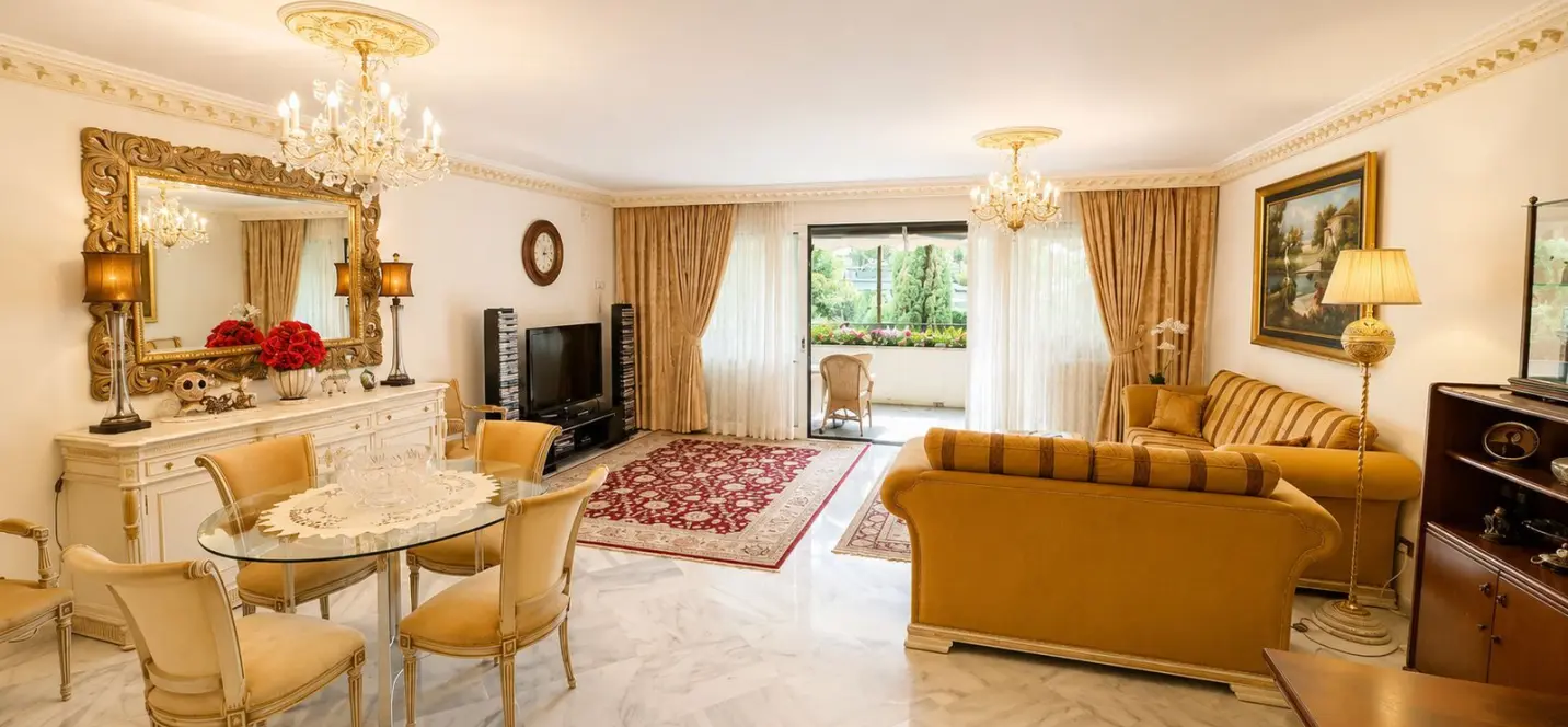 Sale of middle floor apartment in Marbella 0
