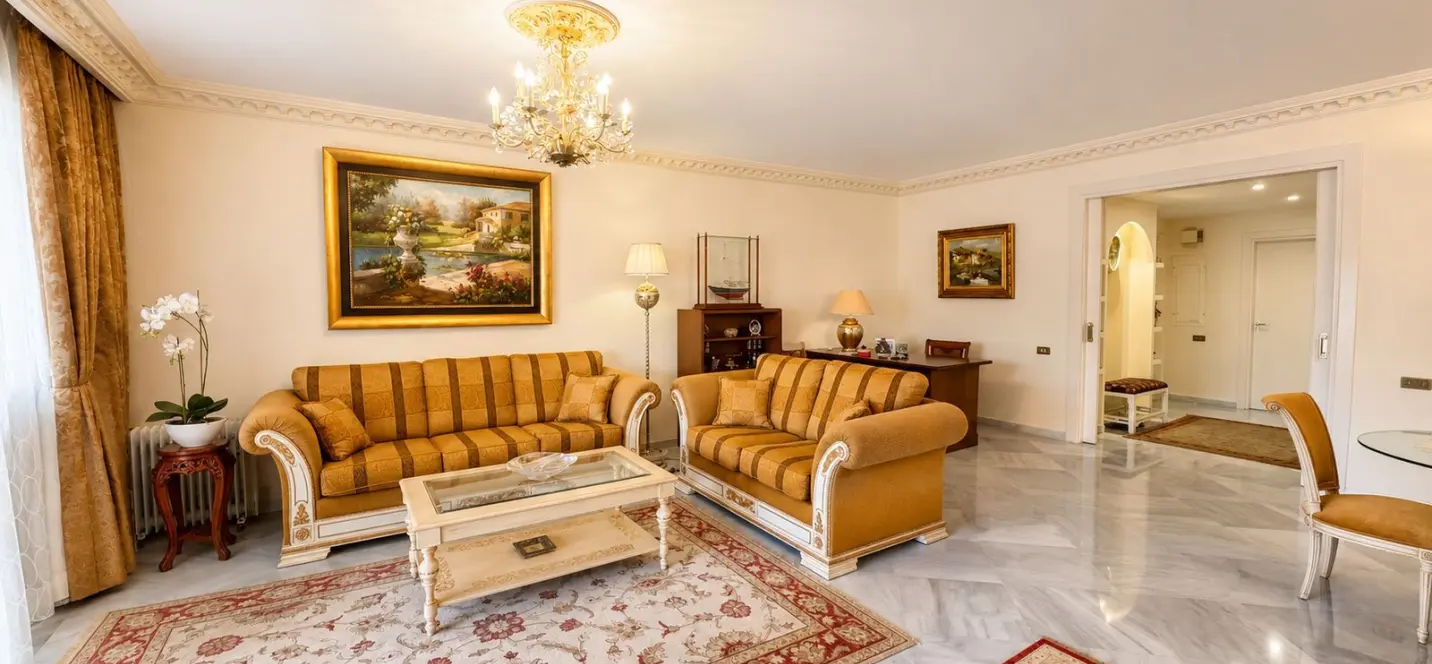 Sale of middle floor apartment in Marbella 1