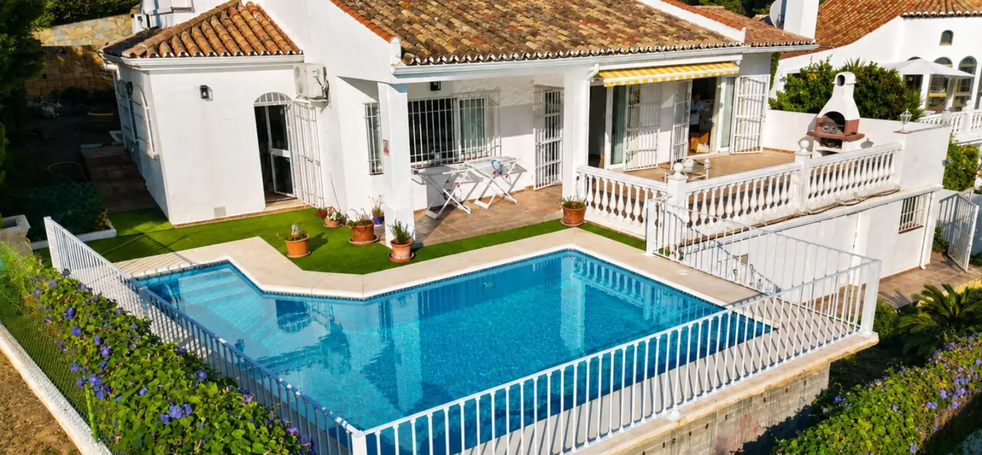 Sale of detached villa in Estepona 0