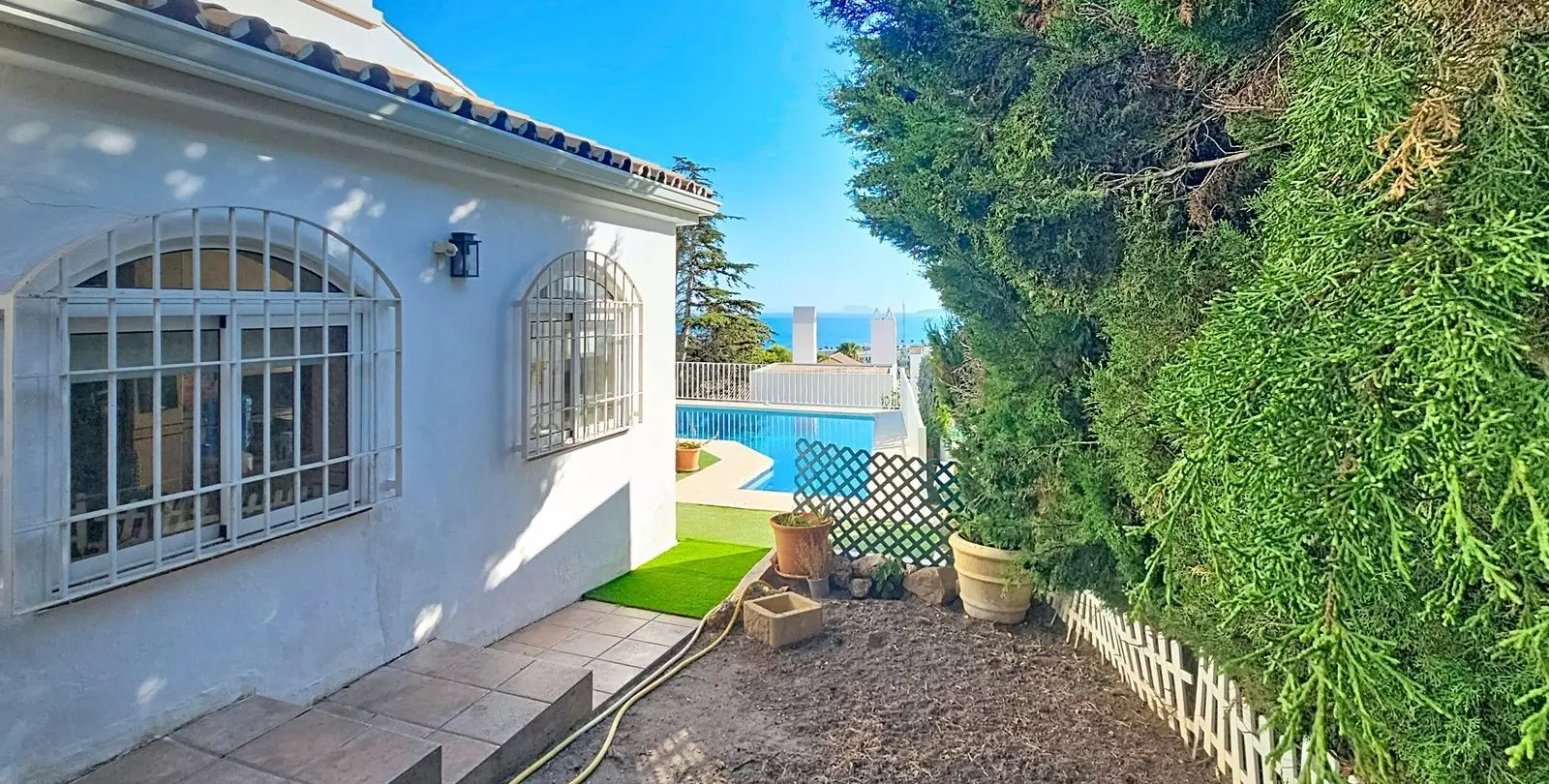 Продажа  отдельно стоящей виллы в Estepona 16