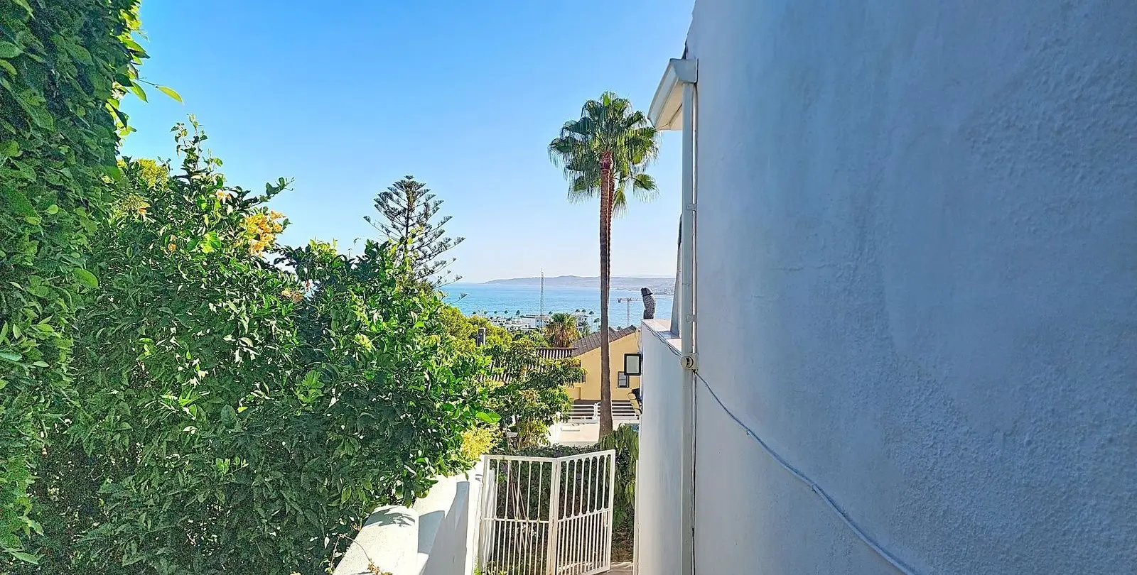 Продажа  отдельно стоящей виллы в Estepona 18