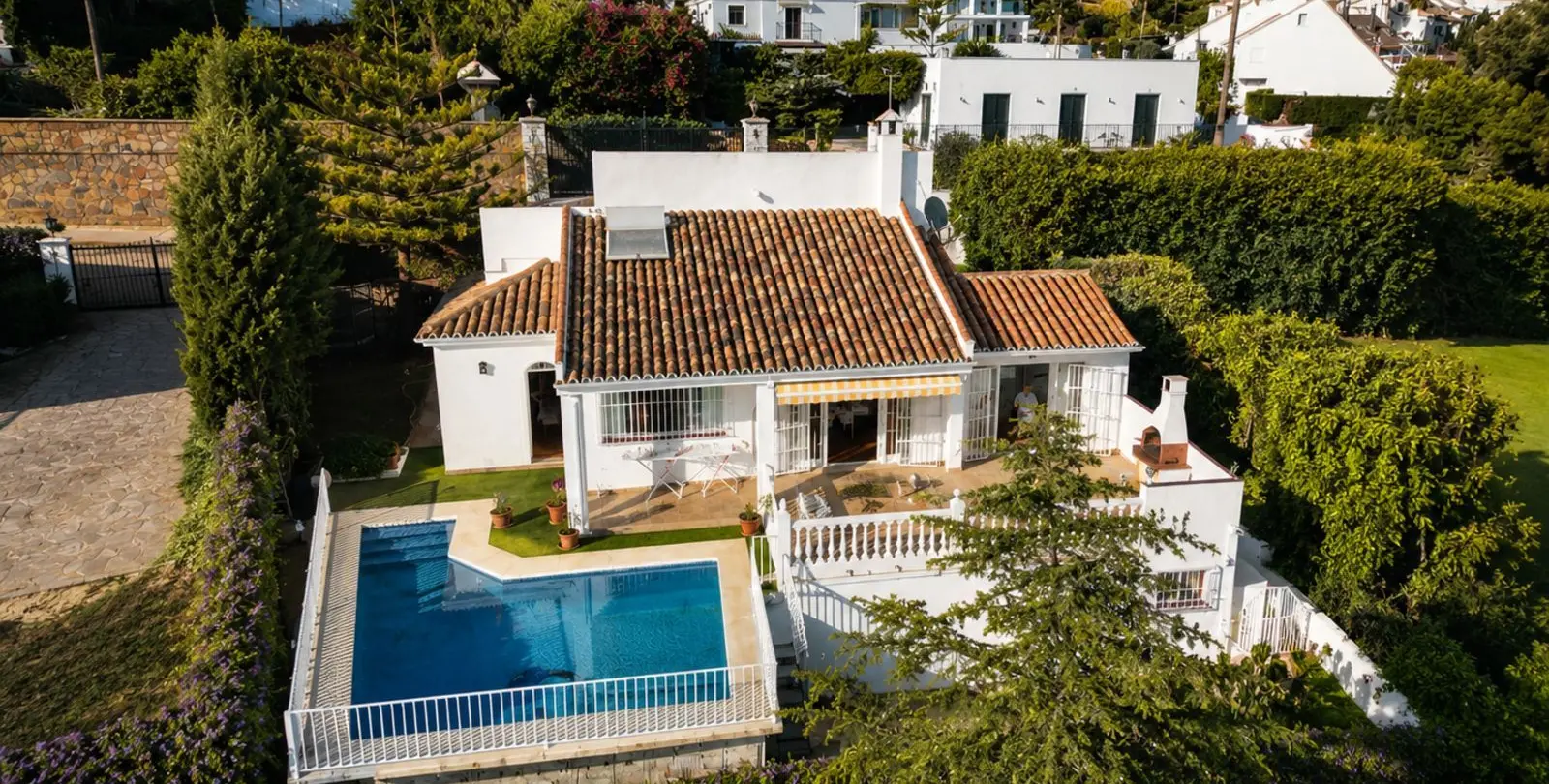 Продажа  отдельно стоящей виллы в Estepona 19