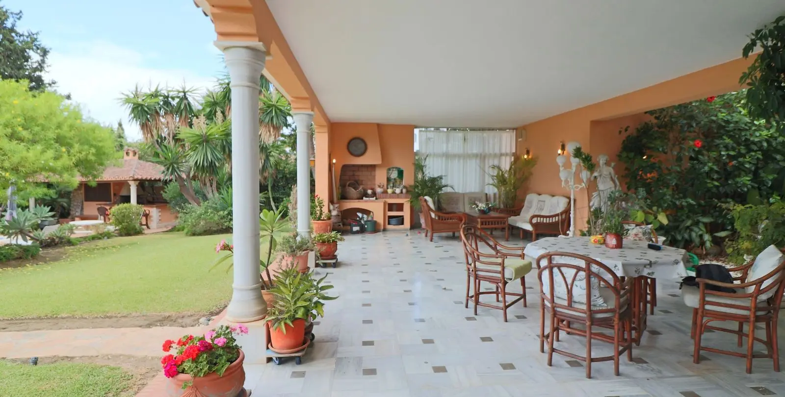 Продажа  отдельно стоящей виллы в El Paraiso 4