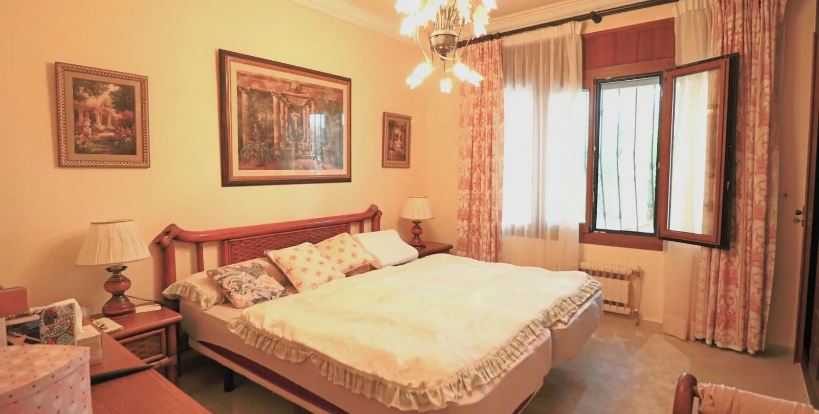 Sale of detached villa in El Paraiso 18