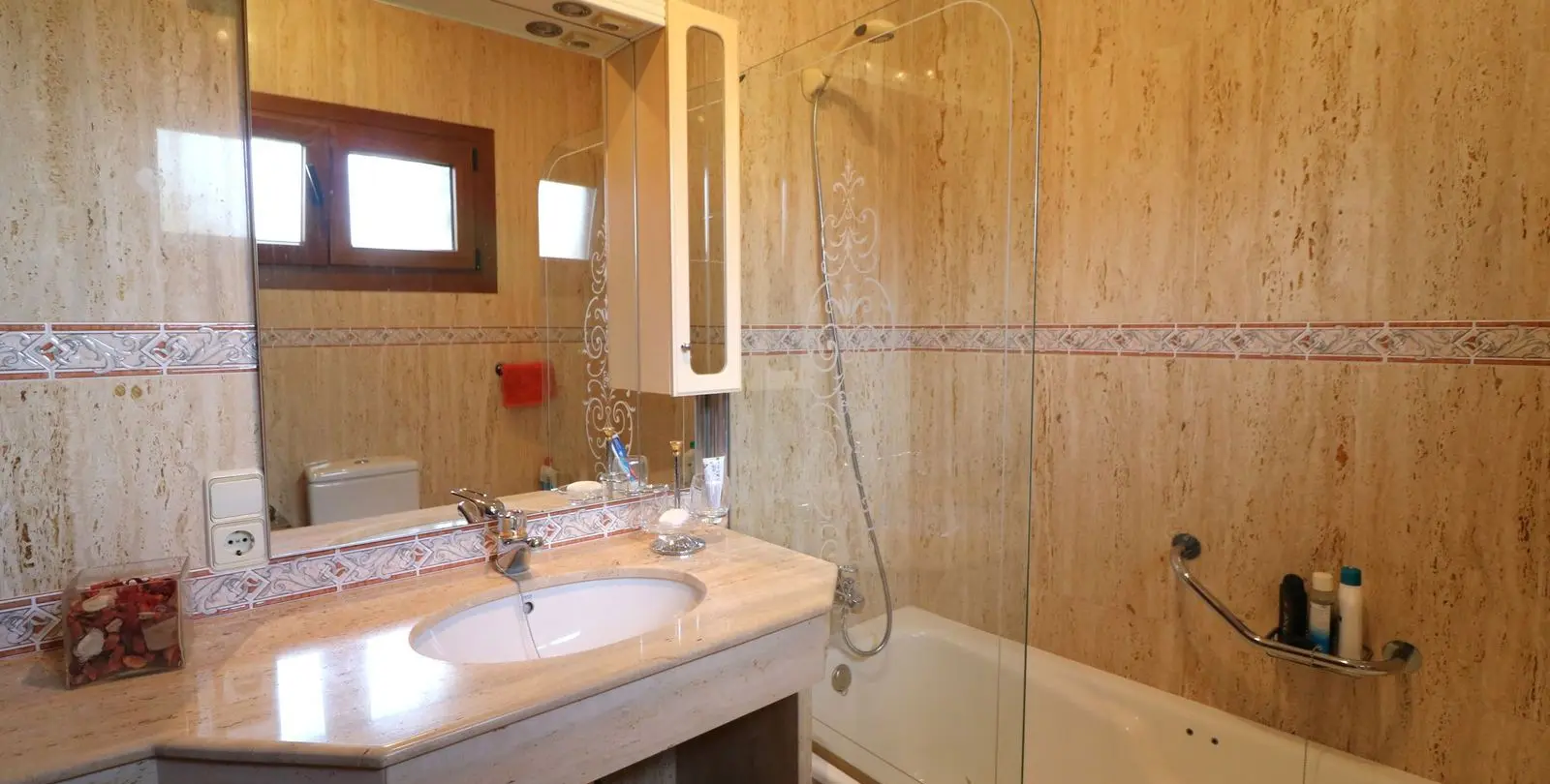Sale of detached villa in El Paraiso 21