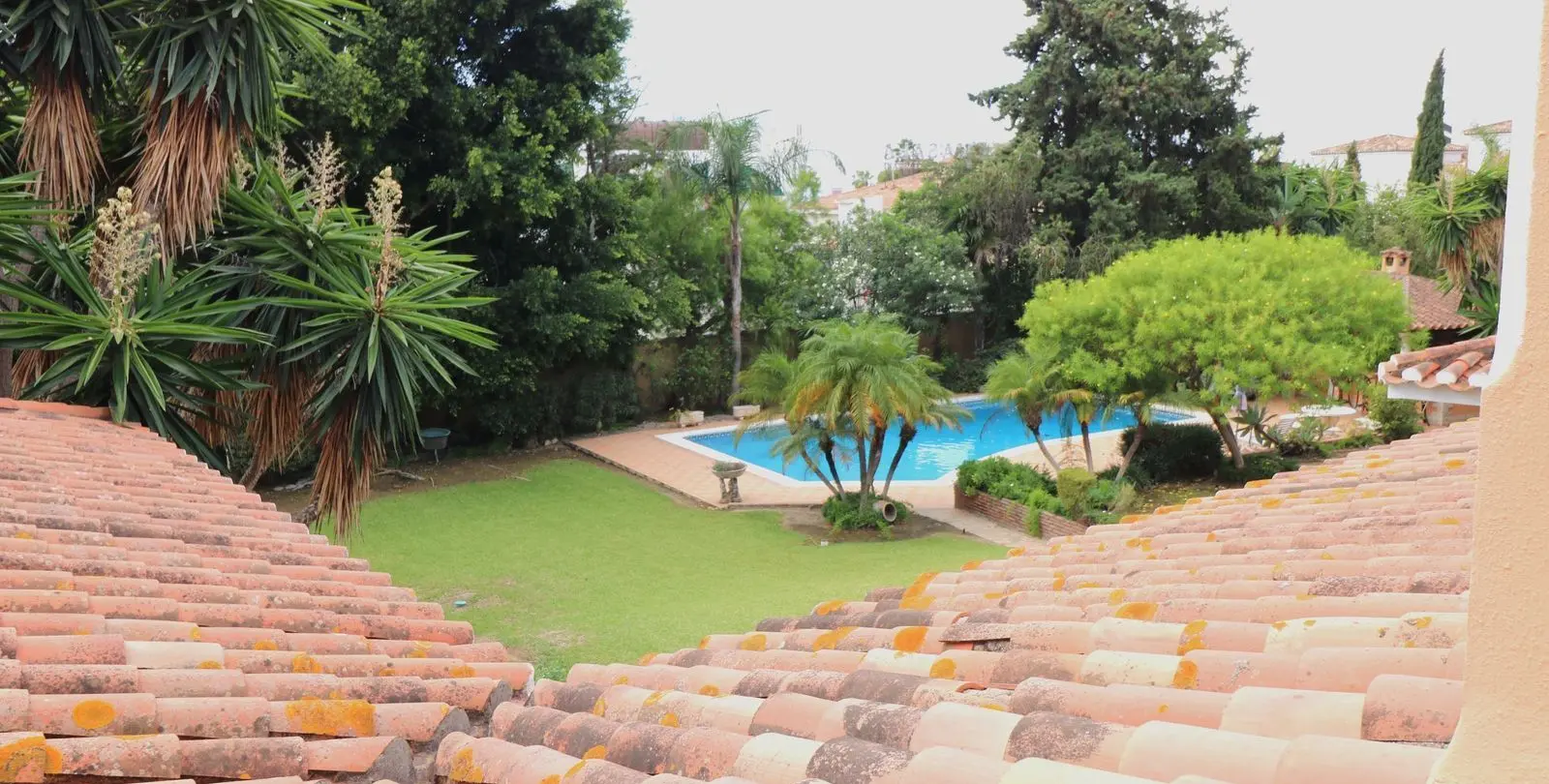 Sale of detached villa in El Paraiso 26