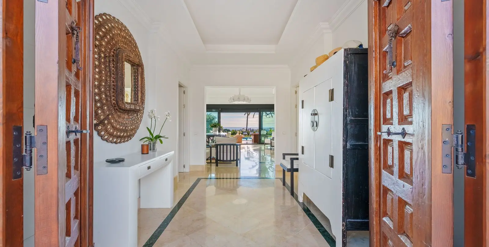 Venta de villa independiente en Nueva Andalucía 28