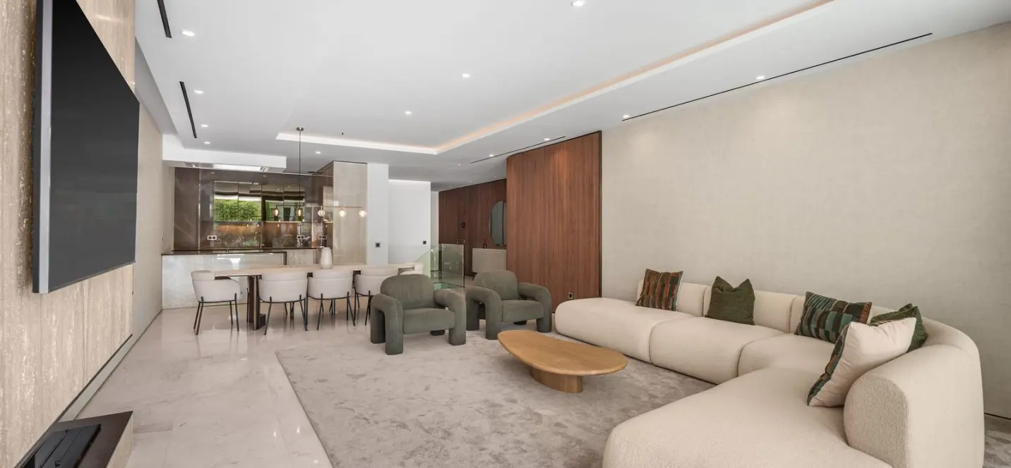 Sale of ground floor apartment in The Golden Mile 2
