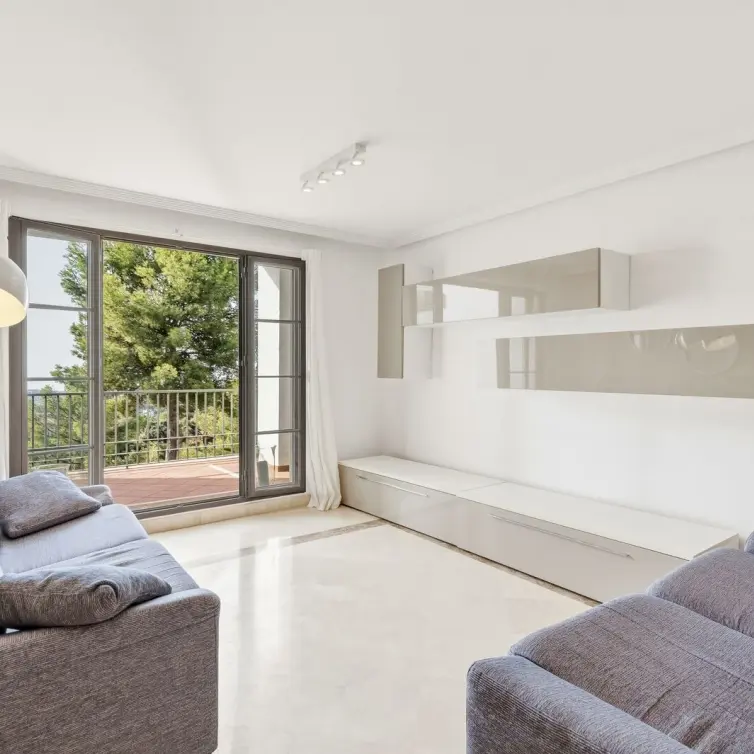 Venta de apartamento en planta media en Los Arqueros