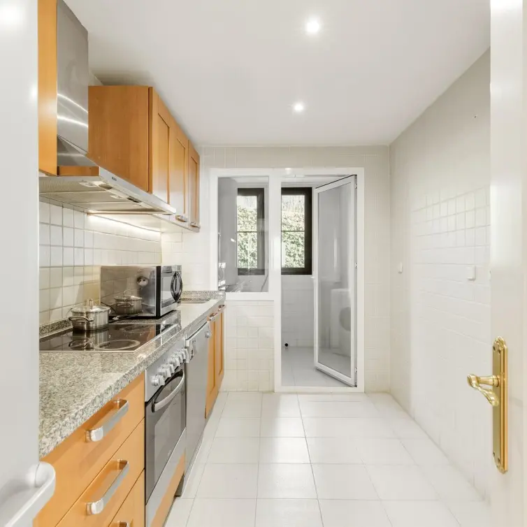 Venta de apartamento en planta media en Los Arqueros