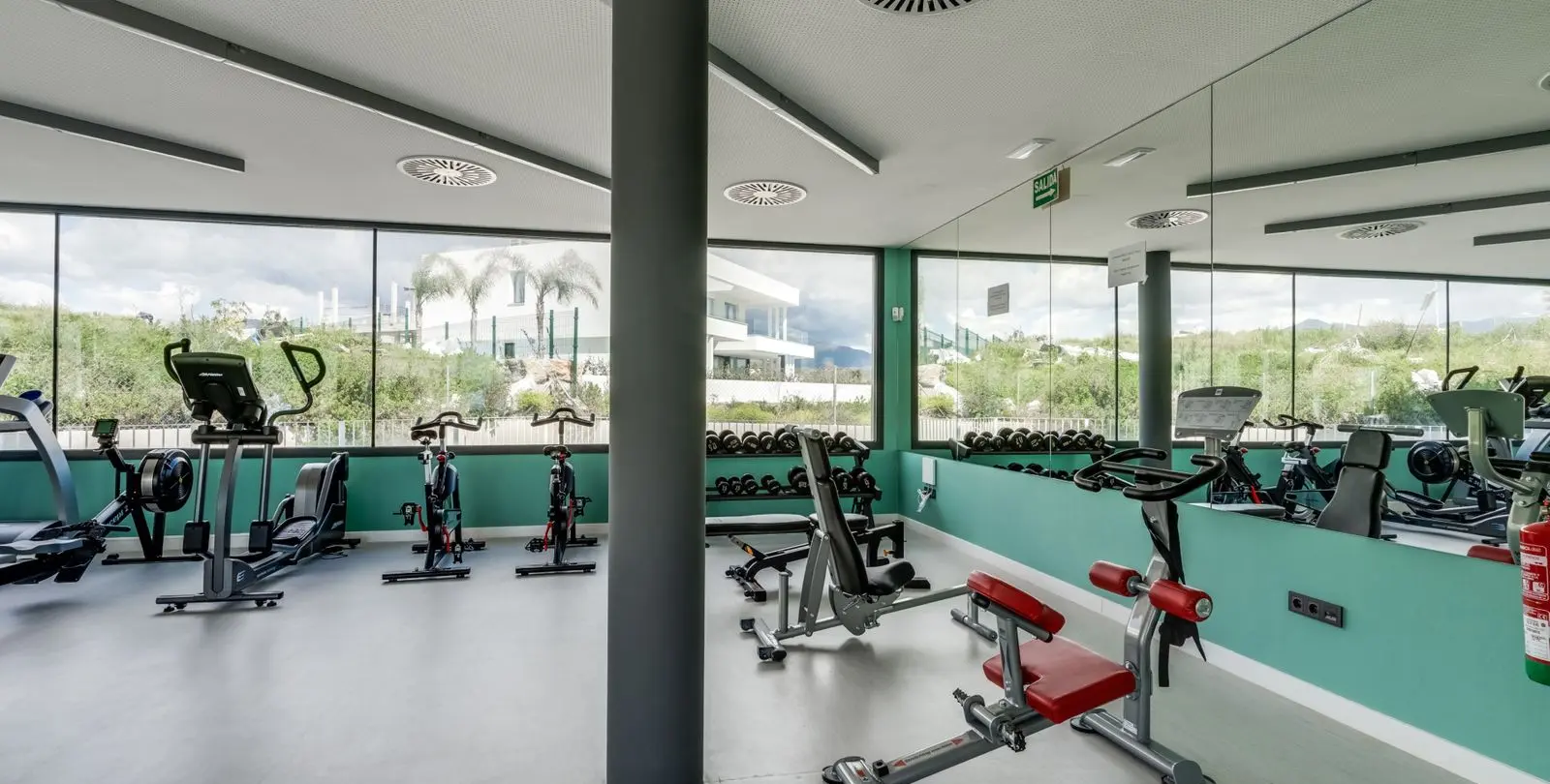 Venta de apartamento en planta media en Estepona 26