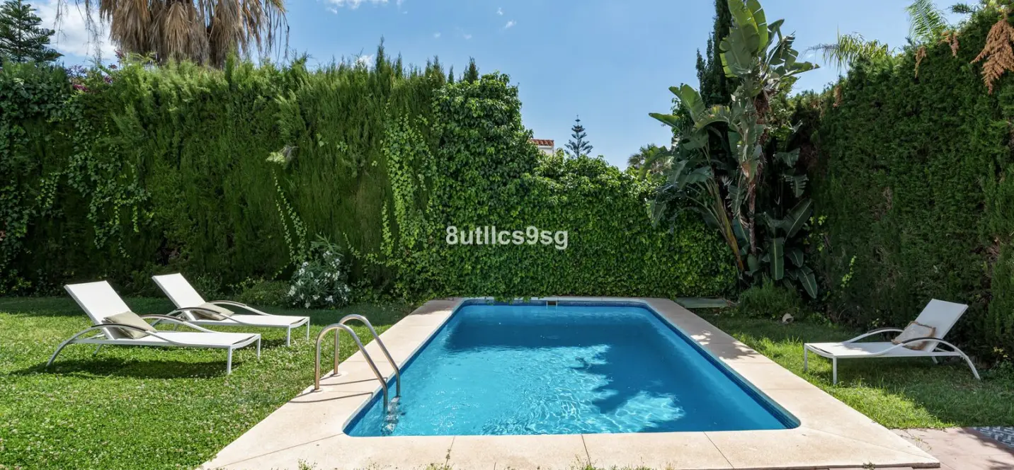 Sale of detached villa in Nueva Andalucía 1
