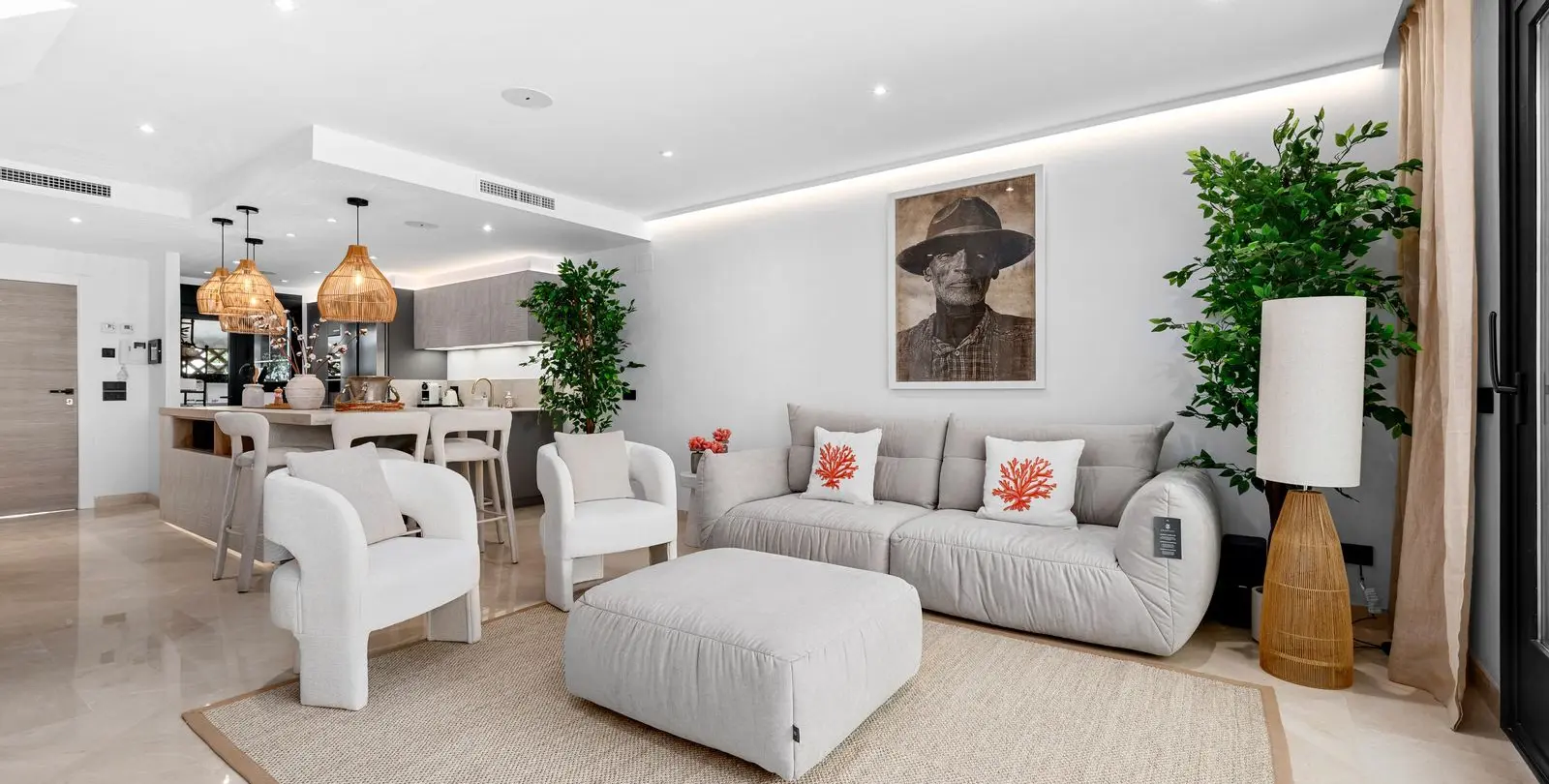 Sale of townhouse in El Paraiso 5
