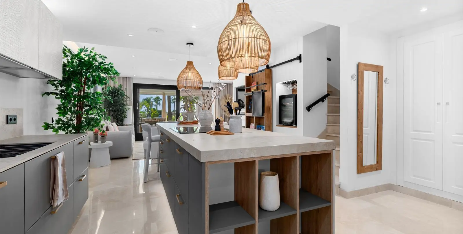 Sale of townhouse in El Paraiso 10