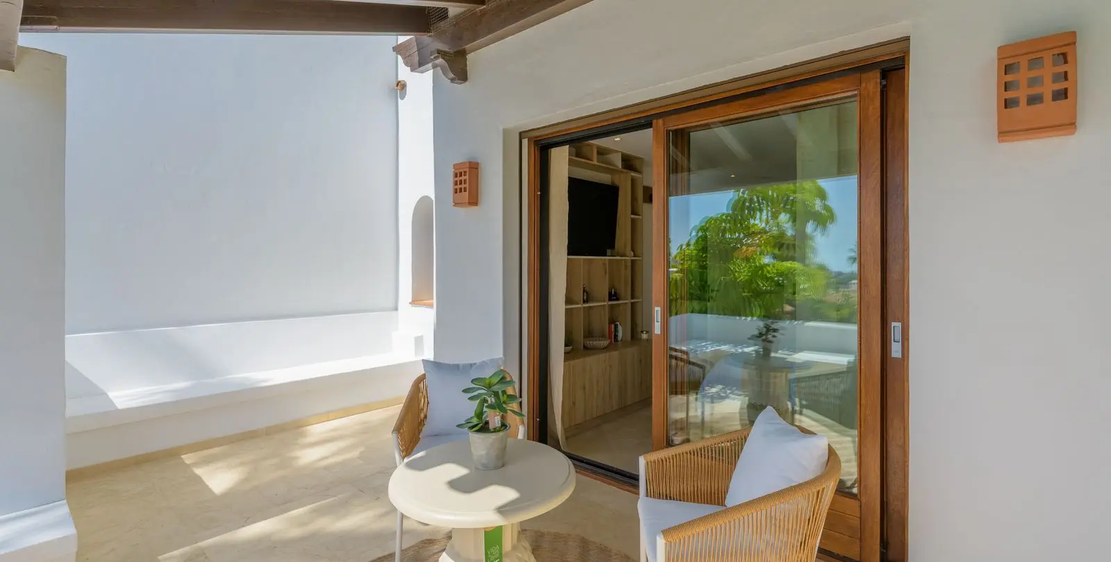 Sale of townhouse in El Paraiso 23