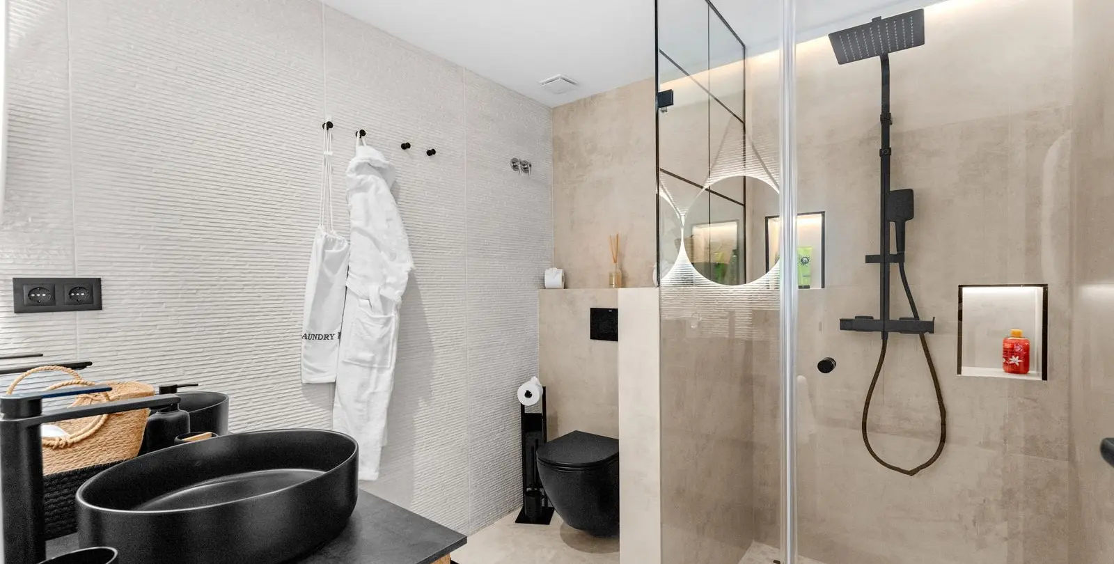Sale of townhouse in El Paraiso 38